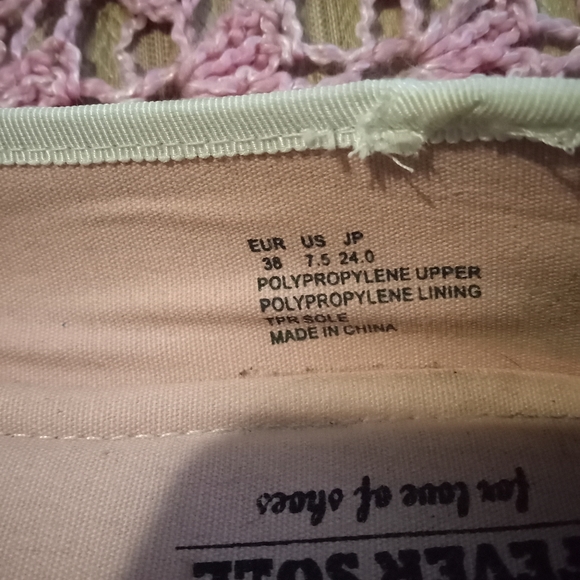 White flats with bow - Picture 2 of 5